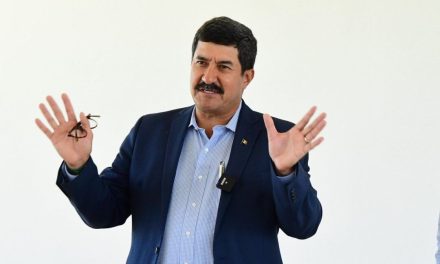 Pese a polémica, Javier Corral permanecerá en equipo de Claudia Sheinbaum