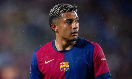 Julián Araujo ya viaja a Inglaterra para incorporarse al Bournemouth de la Premier League