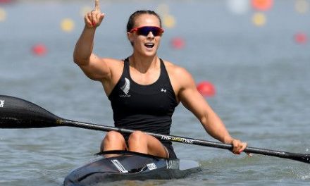 Lisa Carrington hace historia en París con su tercer oro y nuevo récord en kayak