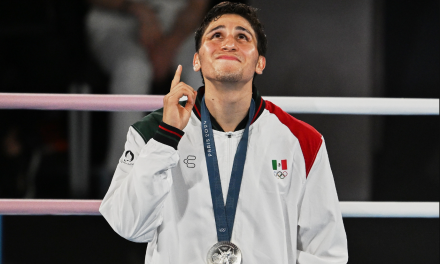 Compañeros de universidad reciben a Marco Verde como un héroe  tras su medalla en París 2024