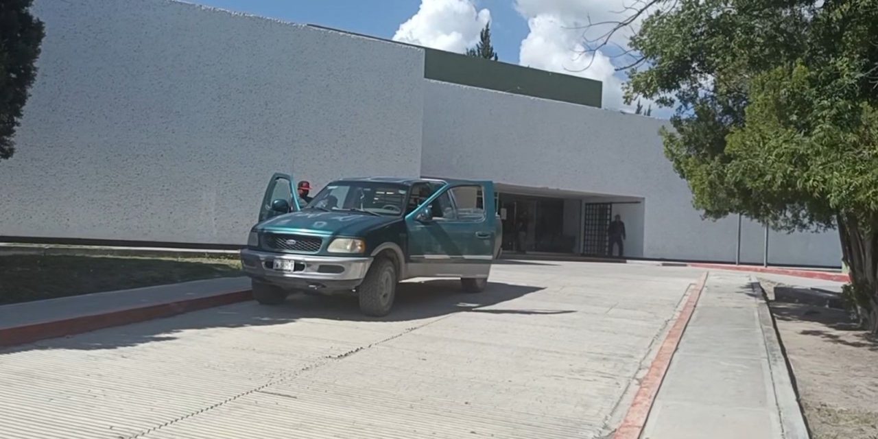 Muere adulto mayor afuera del IMSS de Parras