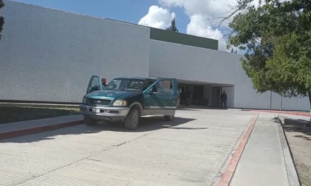 Muere adulto mayor afuera del IMSS de Parras