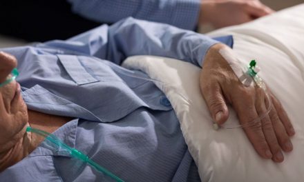 Aumenta el número de hispanos que buscan ‘morir en paz’ tras ley aprobada en California