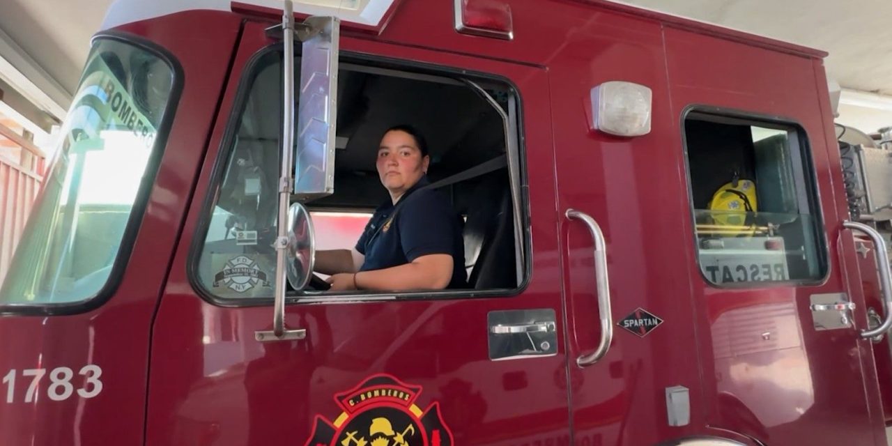 Saltillo: Ella es Mónica Valdez; la mujer bombero que desafía las barreras de género