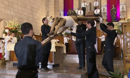 Regresa a su capilla el Santo Cristo