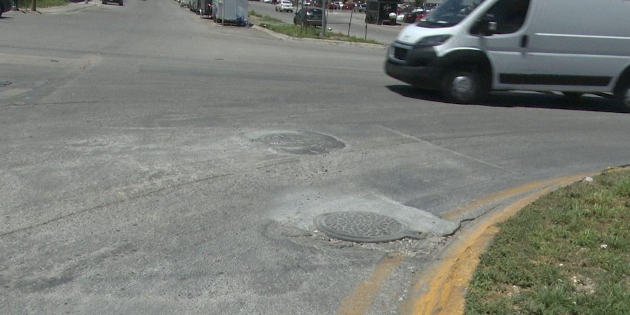 Reparan peligrosa alcantarilla en Mirasierra gracias a que RCG Media denunció el problema
