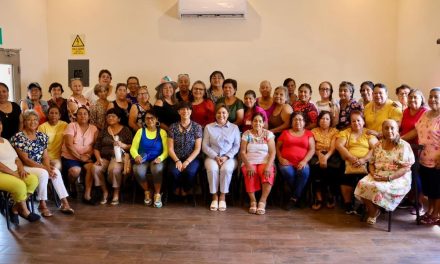 Celebra Diana Haro a los adultos mayores en Sabinas