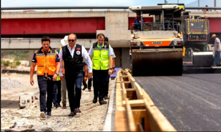 Samuel García supervisa avances en la restauración del par vial Morones-Constitución