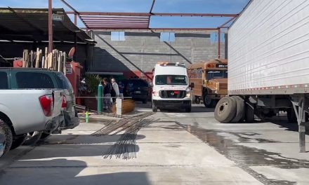 Se cae de la azotea  y se atraviesa el rostro con un tubo en Saltillo
