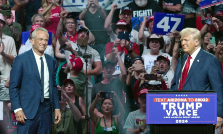 Hermanos critican a Robert F. Kennedy Jr. por apoyo a Trump