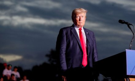 Hombre amenaza de muerte a Donald Trump y es arrestado en Arizona