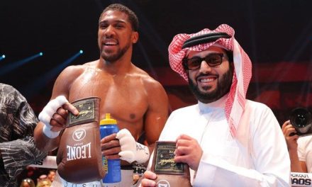 Jeque árabe, Turki Alalshikh, asegura que ‘Canelo’ tiene miedo de Benavidez y Crawford