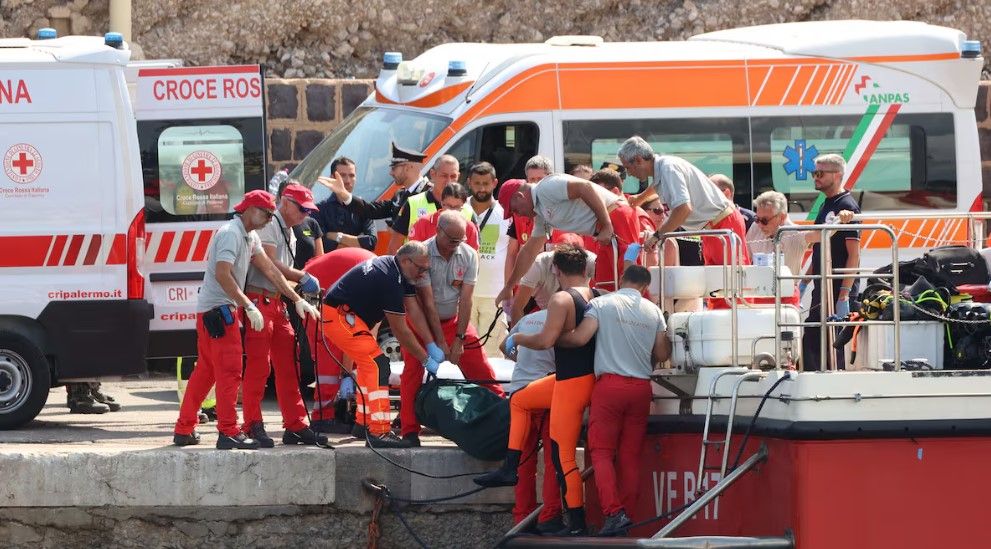 Velero se hundió frente a las costas de Sicilia; seis personas siguen desaparecidas