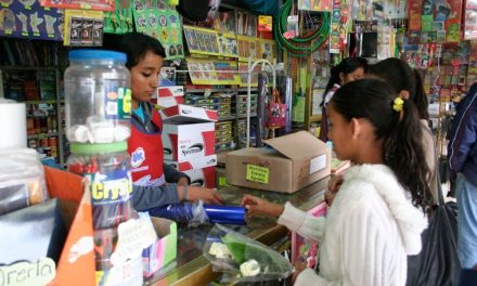 Repuntan ventas en Nueva Rosita por el regreso a clases