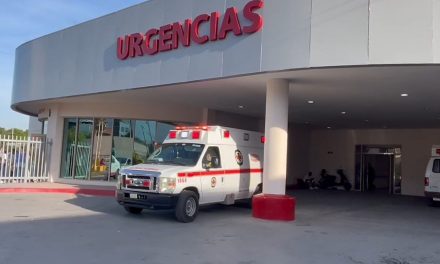 Volcadura en carretera deja una lesionada