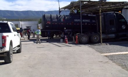 Explota auto tanque de diésel en Monclova