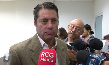Continúan programas sociales pese a recortes federales