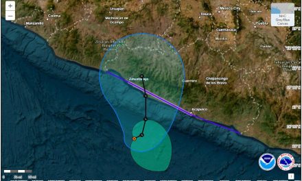 Resurge la tormenta tropical John  y amenaza con tocar tierra nuevamente en Guerrero