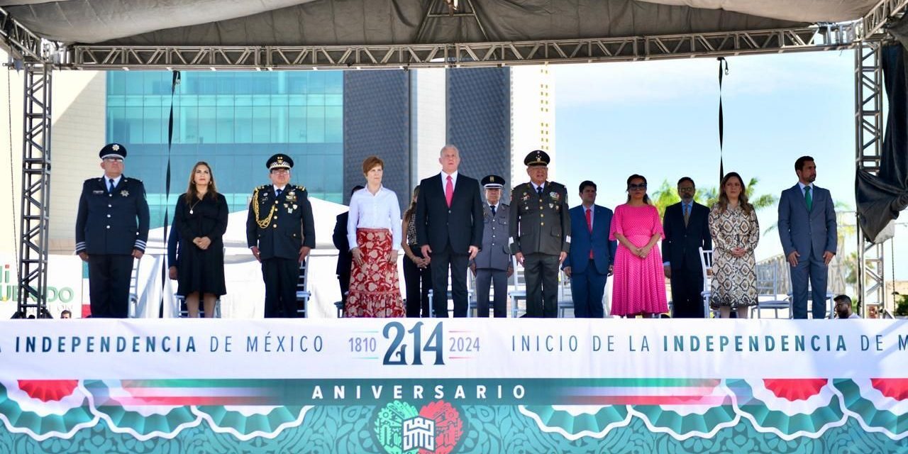 Realizan desfile de la Independencia en Torreón