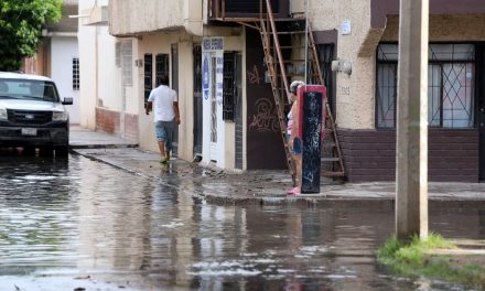 Vialidades de Torreón continúan afectadas por inundaciones