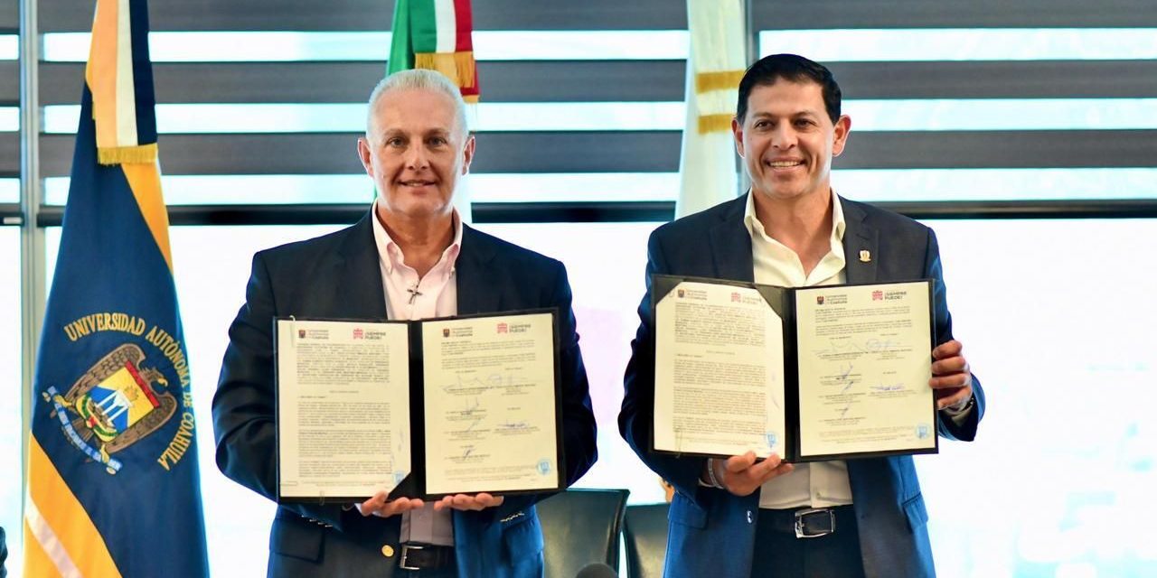 Román Cepeda firma convenio con la UAdeC