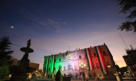 Abre Manolo Jiménez Palacio de Gobierno para celebrar la Independencia