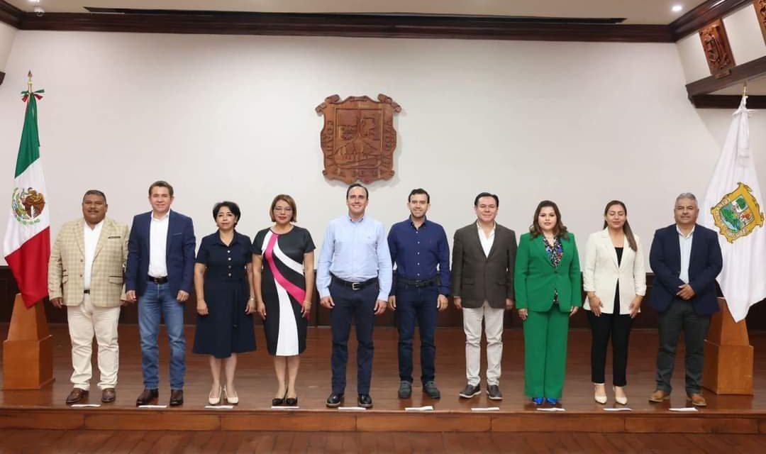 Manolo Jiménez se reúne con alcaldes electos de la región Desierto
