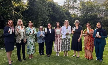 Se reúne Paola Rodríguez con embajadoras en México