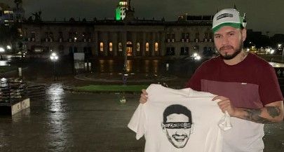 Organizan evento en Monterrey para darle la bienvenida a Adrián Marcelo… solo asiste una persona