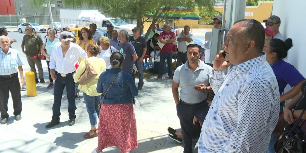 Parrenses buscan soluciones a conflictos de escrituración ante oficinas de INFONAVIT