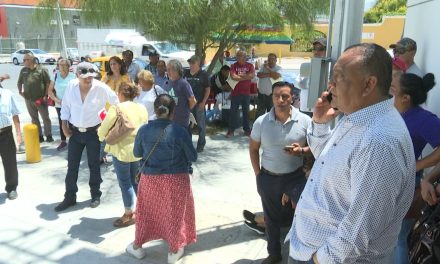 Parrenses buscan soluciones a conflictos de escrituración ante oficinas de INFONAVIT