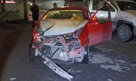 Saltillo: Camioneta los embiste y luego se da a la fuga