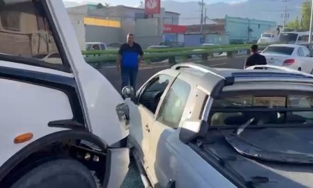 Caos vial  en periférico LEA tras accidente múltiple