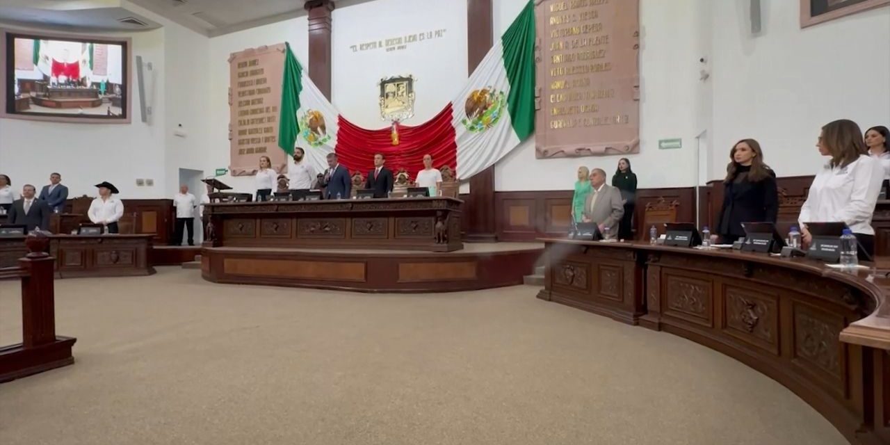 Congreso de Coahuila reconoce a su personal