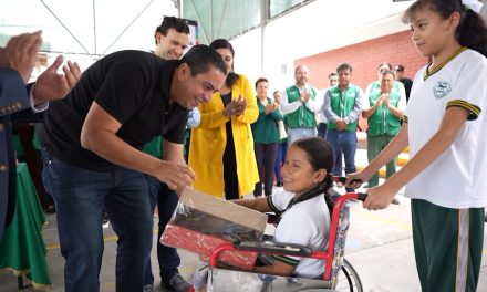 Entregan útiles y libros de texto en Primaria Emilio Carranza de Ramos Arizpe