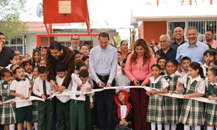 Entregan obra de malla sombra en escuela de Acuña