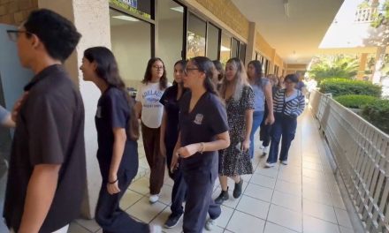 Evacúan en simulacro a alumnos de Enfermería de la UAdeC