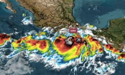 Golpea el huracán John a México en las costas de Guerrero y Oaxaca; deja 2 personas sin vida