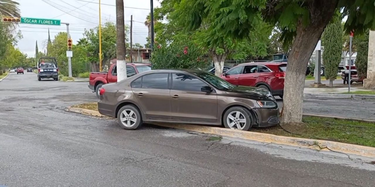 Licenciada del Ministerio Público de Parras ocasiona accidente