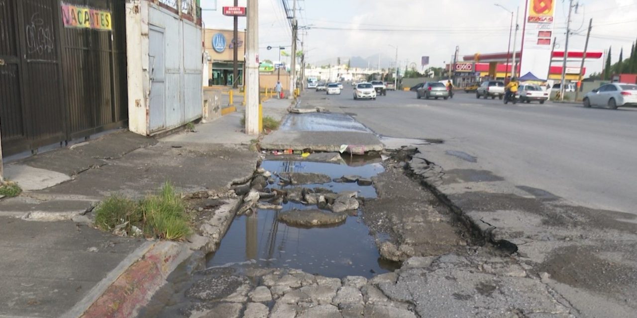 Lluvias destruyen carpeta asfáltica en Otilio González