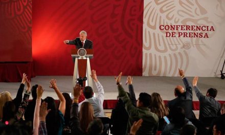 El estudio que revela que los datos en las ‘Mañaneras’ no coinciden con los organismos