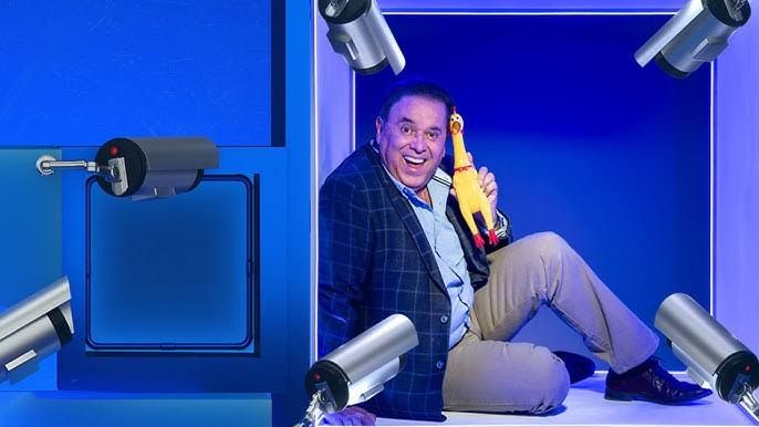 Mayito confiesa accidentalmente que tiene acceso a su celular dentro de La Casa de los Famosos