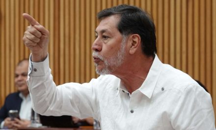 Denuncia Noroña una agresión física en el AICM