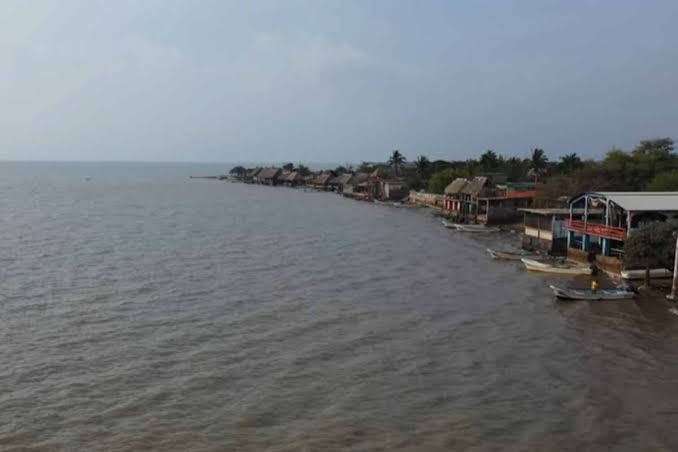 Pescador pierde la vida tras impacto de rayo en Oaxaca