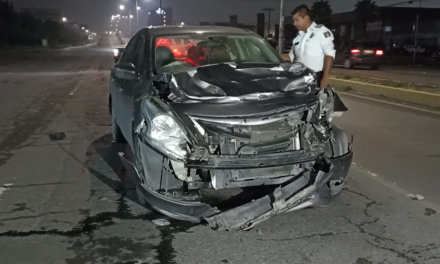 Saltillo: Otro ebrio que no vio el retén; choca por alcance otro auto