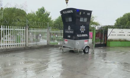 Padres de familia de escuela solicitan apoyo ante la presencia de aguas negras cada que llueve