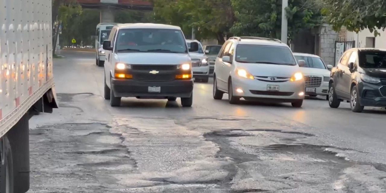 Piden habitantes de Rancho de Peña reparación de grande bache