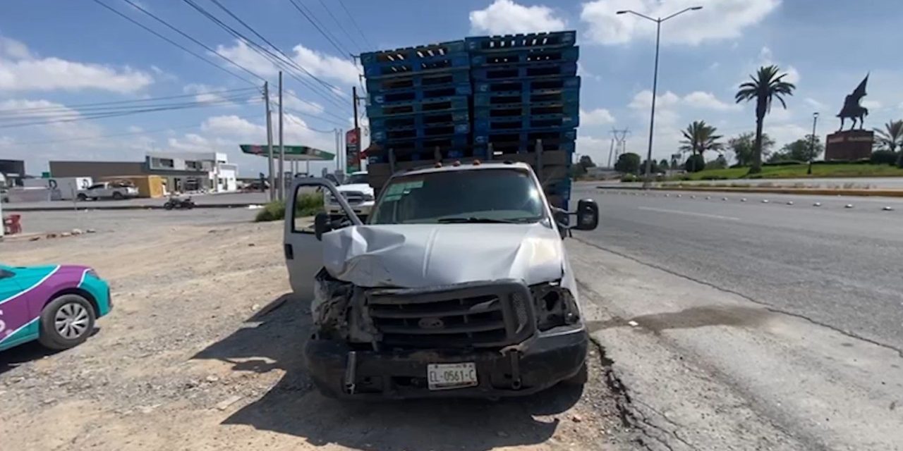Por llegar a un OXXO conductor provoca un accidente en Saltillo