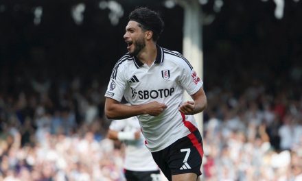 Raúl Jiménez llega a los 100 goles en Europa y le da la victoria al Fulham