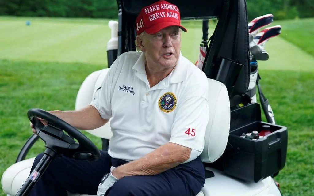 Trump habría sido el objetivo tras un tiroteo en su club de golf en Florida